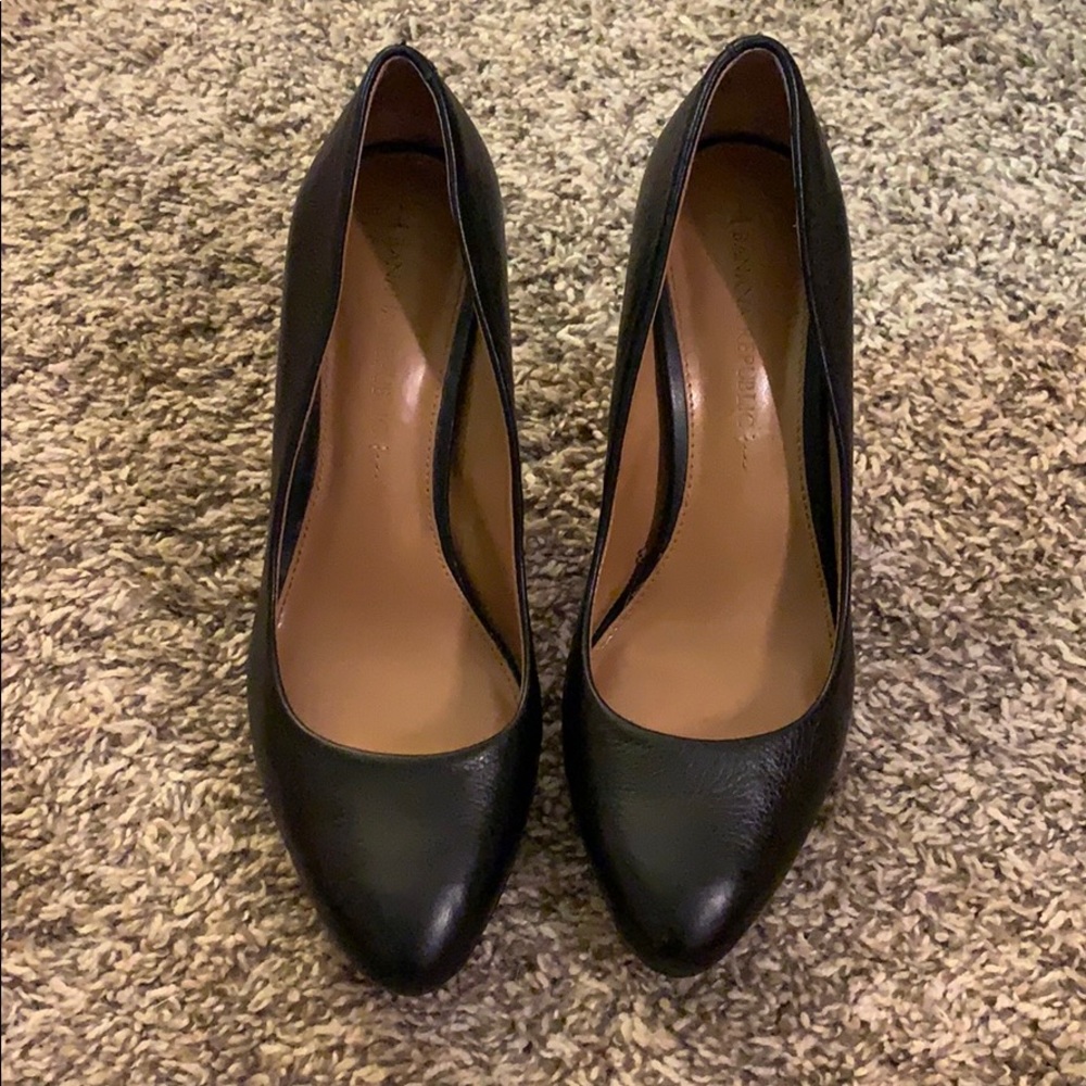 Perfect Leather Banana Republic black heels ✨